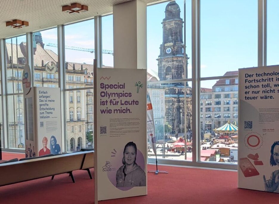 Featured image for “Studierende der TU Dresden zu Gast bei der Wanderausstellung „Weil Vielfalt fetzt””