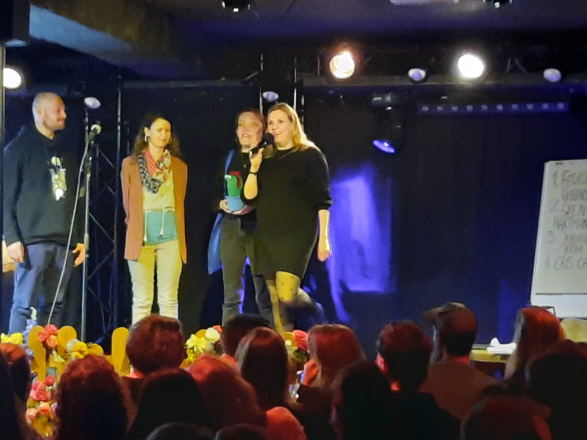 Featured image for “Rückblick auf den 2. inklusiven Poetry Slam „Weil Vielfalt gemeinsam fetzt“”